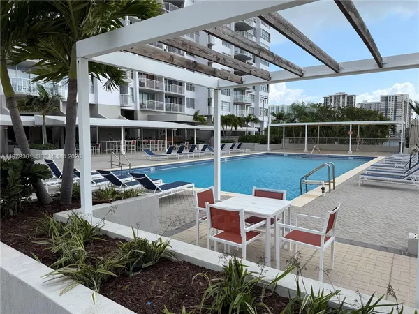 $2,500 | 18031 Biscayne Boulevard, Unit 904, Aventura, FL 33160