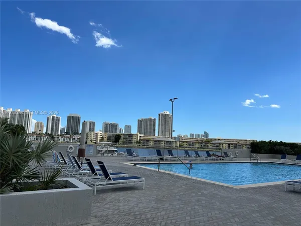 $2,500 | 18031 Biscayne Boulevard, Unit 904, Aventura, FL 33160