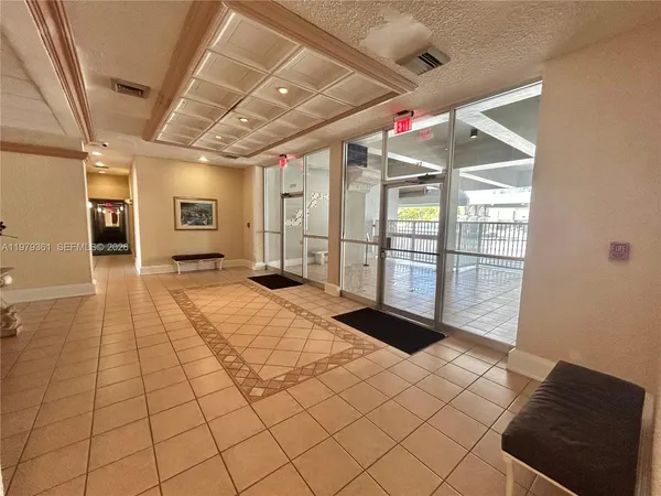 $2,500 | 18031 Biscayne Boulevard, Unit 904, Aventura, FL 33160