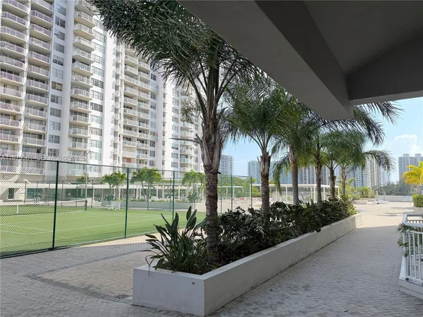 $2,500 | 18031 Biscayne Boulevard, Unit 904, Aventura, FL 33160