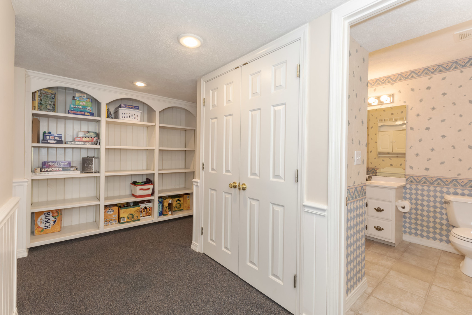 3308 Cumbria Drive Bloomington, IL 61704 - Photo 39 of 48 a view of walk in closet with window