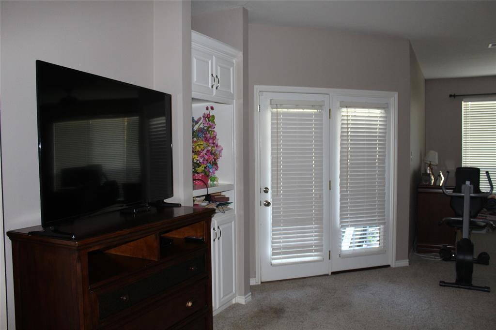 2131 Deer Run Denison, TX 75020 - Photo 28 of 35 a living room with furniture and a flat screen tv