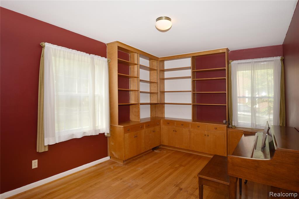 1978 Earlmont Road Berkley, MI 48072 - Photo 11 of 34 Gallery Image 11