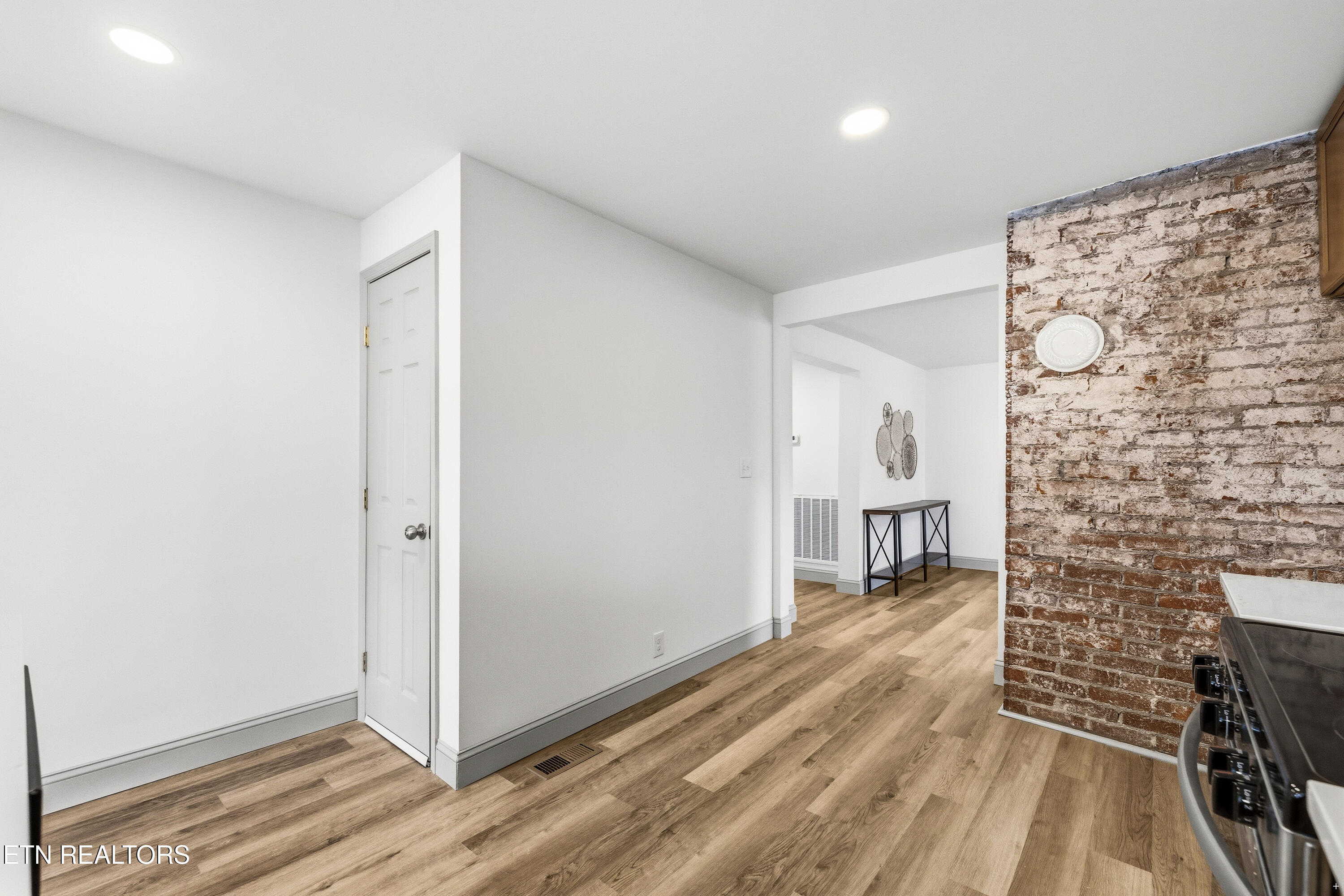 869 Cedar Street Alcoa, TN 37701 - Photo 6 of 21 Positive Perceptions-6