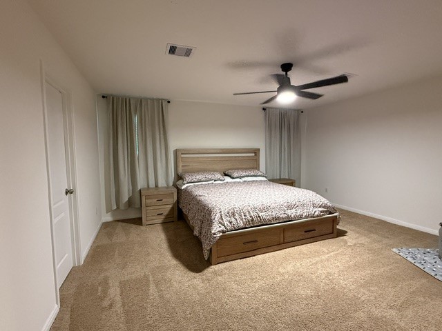 6415 Kentfield Drive Rosharon, TX 77583 - Photo 13 of 21 Spacious owner's retreat featuring a private ensuite bath and generous walk-in closet.