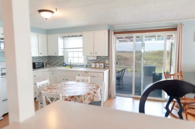 $2,500 | 226 Ocean Boulevard, Seabrook, NH 03874