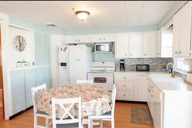 $2,500 | 226 Ocean Boulevard, Seabrook, NH 03874