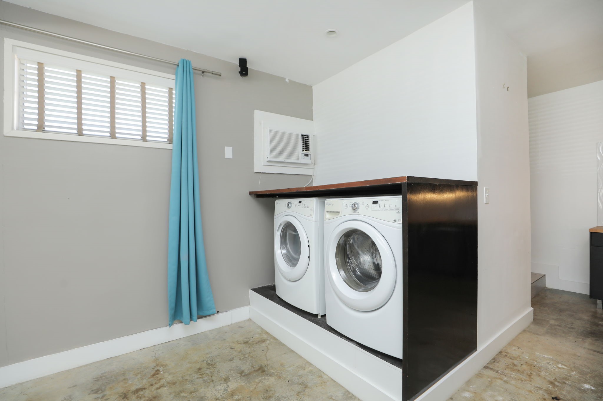 2215 Cleburne Street Houston, TX 77004 - Photo 11 of 21 a utility room with dryer and washer