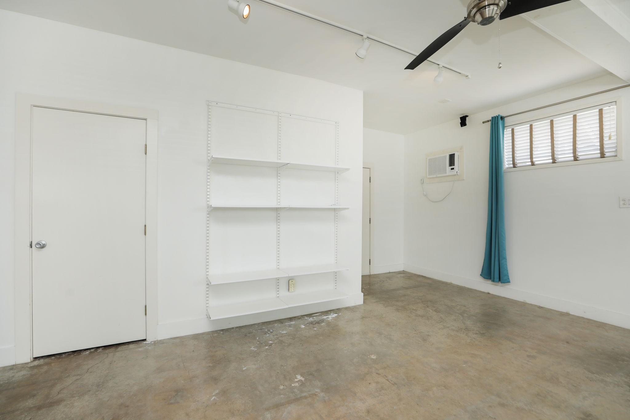 2215 Cleburne Street Houston, TX 77004 - Photo 8 of 21 a view of an empty room