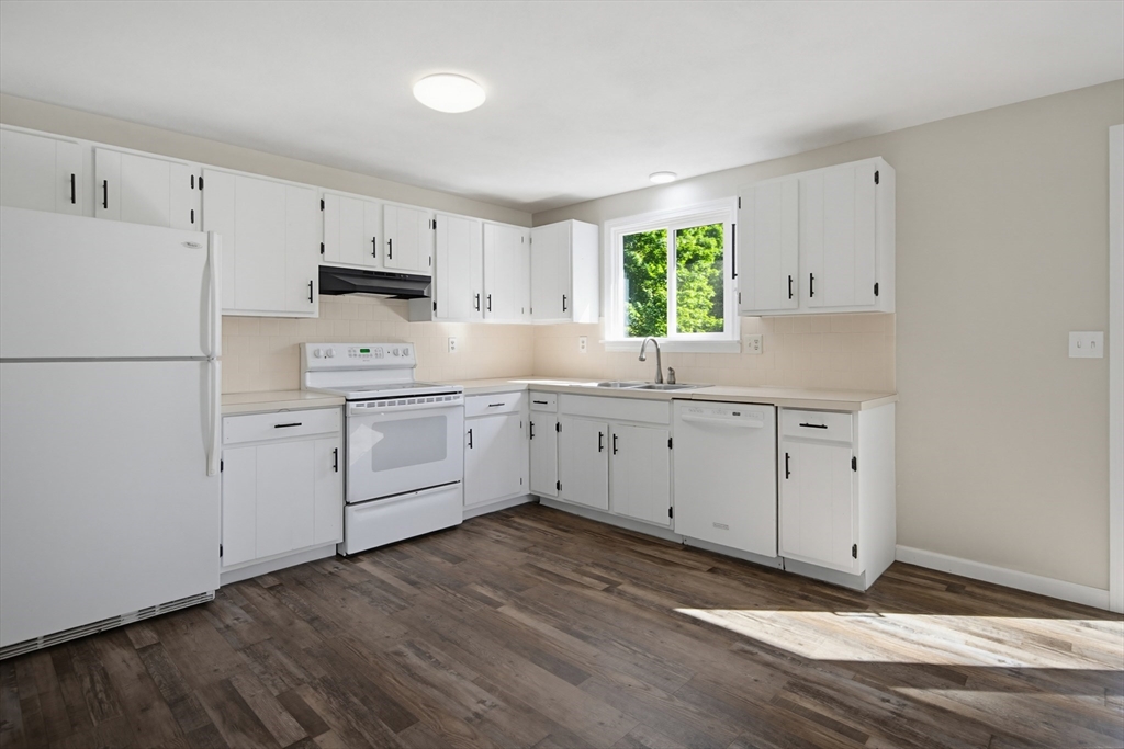 205 Brook Street Rehoboth, MA 02769 - Photo 8 of 42