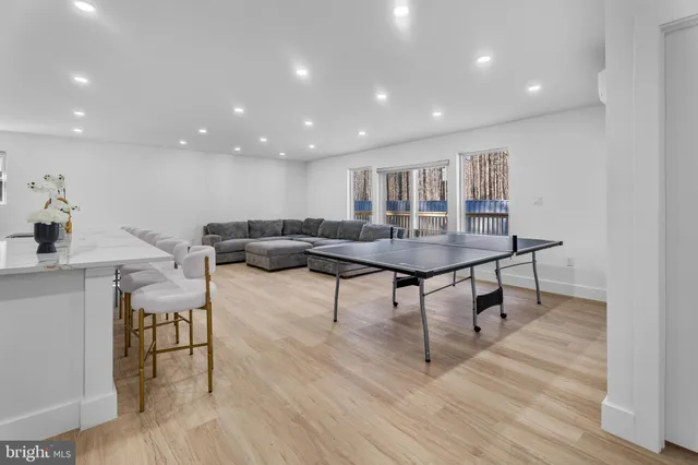 a view of entryway with a small space