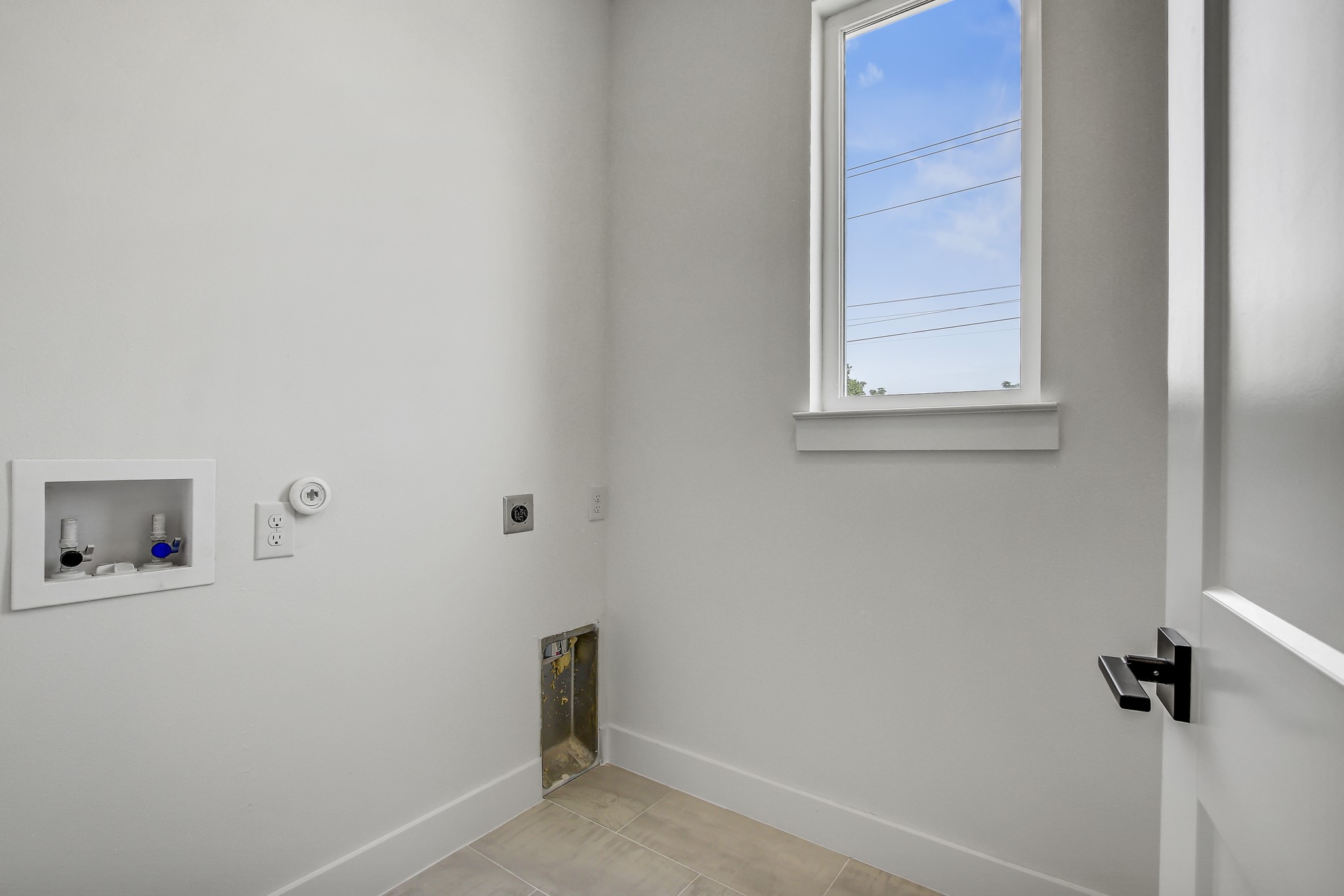 4127 East 12th Street, Unit 5 Austin, TX 78721 - Photo 22 of 33 Laundry room featuring hookup for an electric dryer, hookup for a washing machine, baseboards, hookup for a gas dryer, and light tile patterned floors