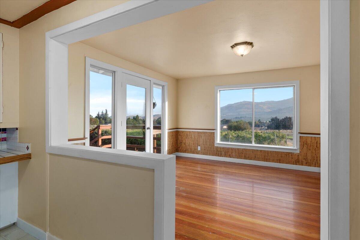 202 Pleasant View Talent, OR 97540 - Photo 20 of 65 Dining1