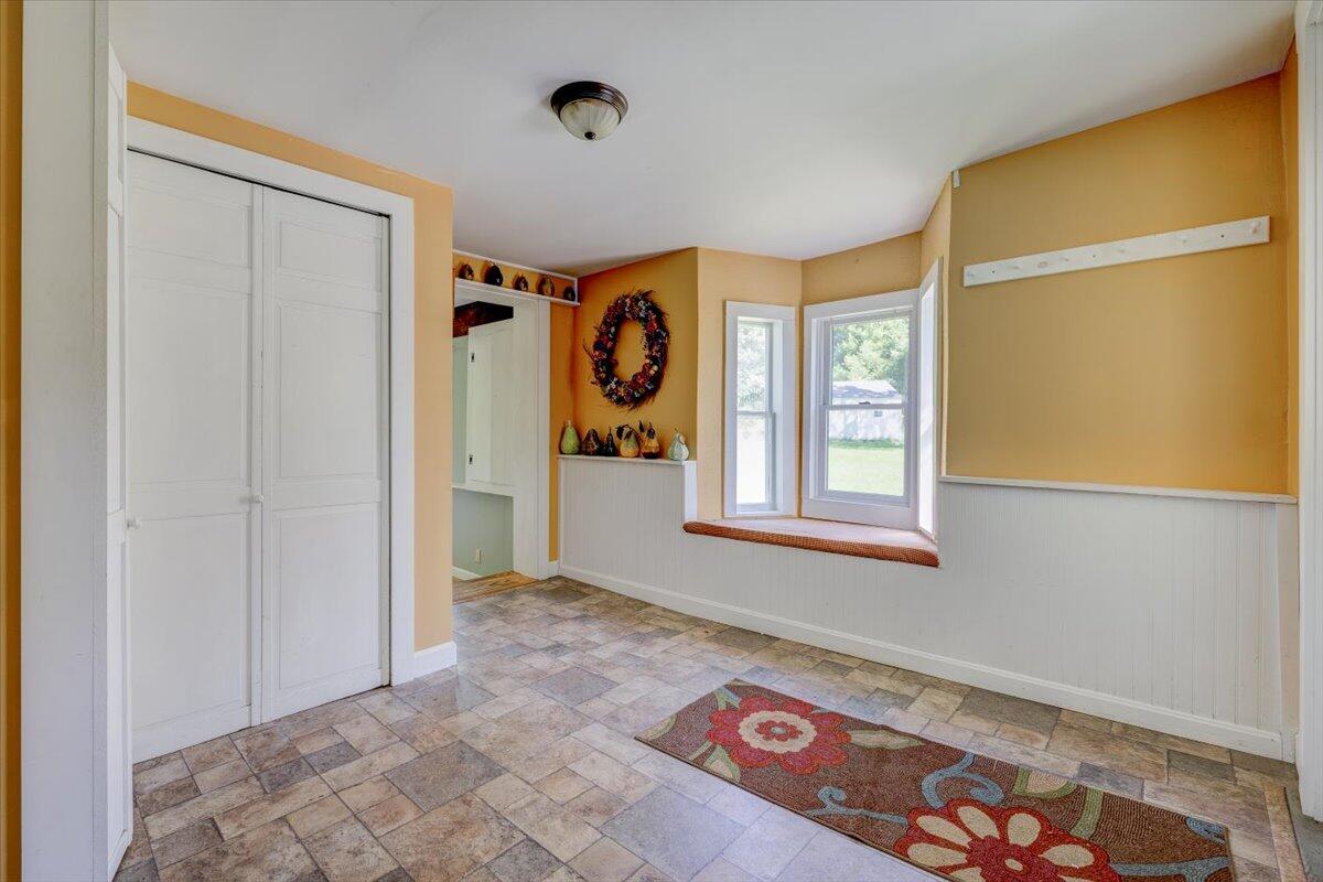 39 Pope Road Windham, ME 04062 - Photo 4 of 36 Entryway Window