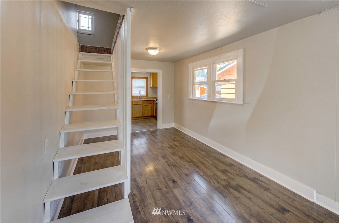 321 Wells Avenue North Renton, WA 98057 - Photo 10 of 18 Gallery Image 10