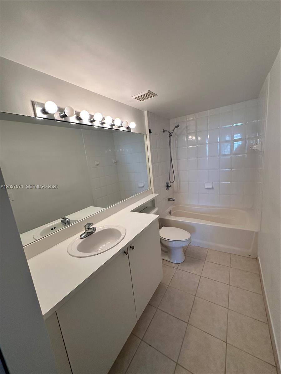 8050 North Nob Hill Road, Unit 102 Tamarac, FL 33321 - Photo 6 of 10