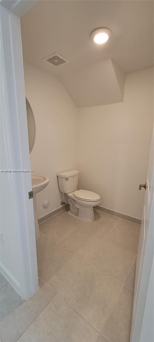 1010 Southeast 26th Street Homestead, FL 33035 - Photo 5 of 14