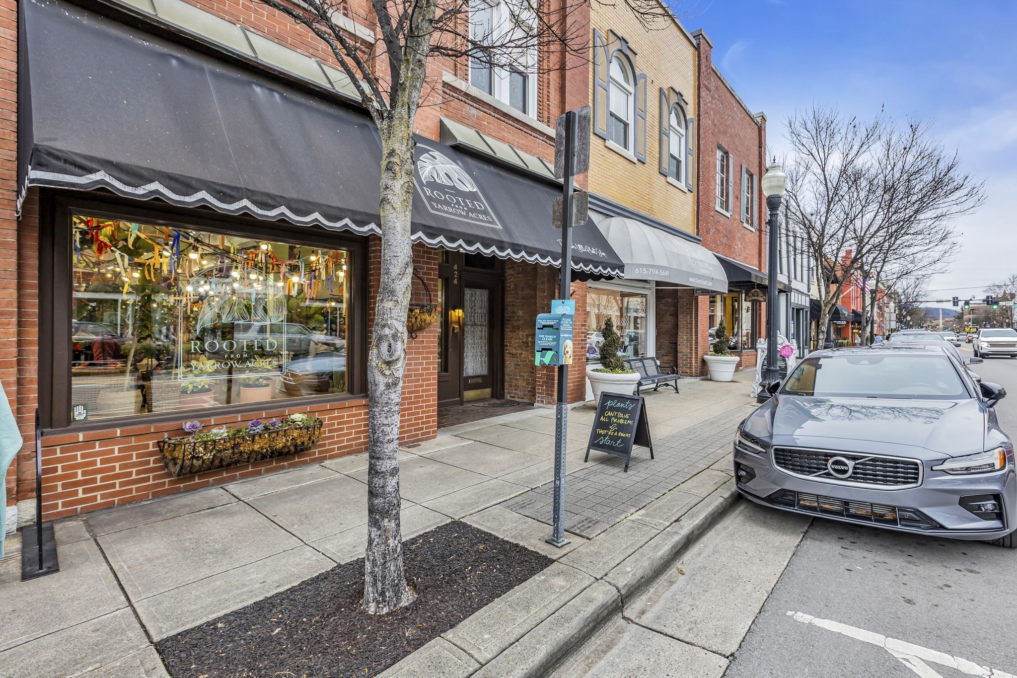 a view of a building with car parked