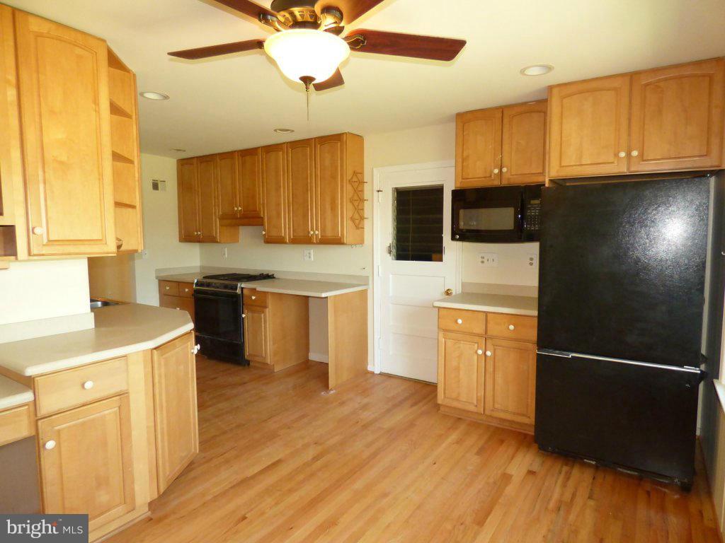 7332 Muncaster Mill Road Rockville, MD 20855 - Photo 3 of 30 Kitchen