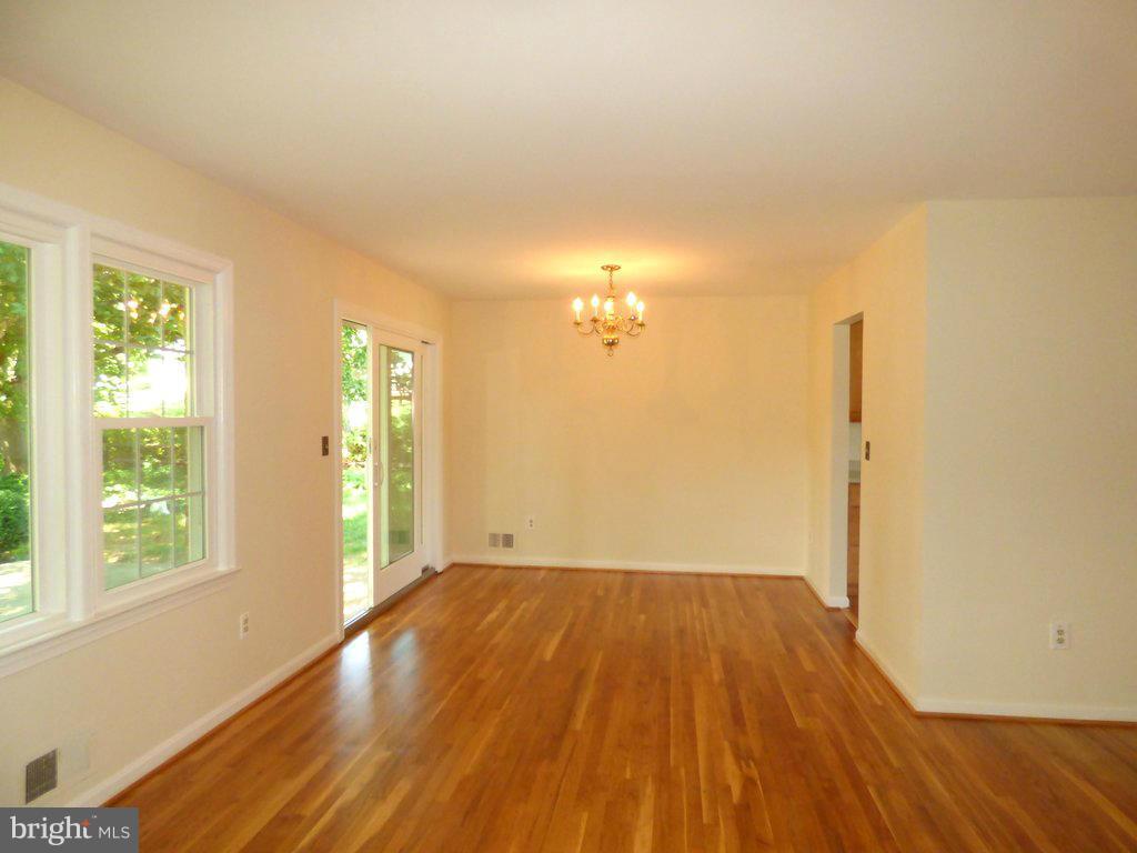 7332 Muncaster Mill Road Rockville, MD 20855 - Photo 5 of 30 Dining Room