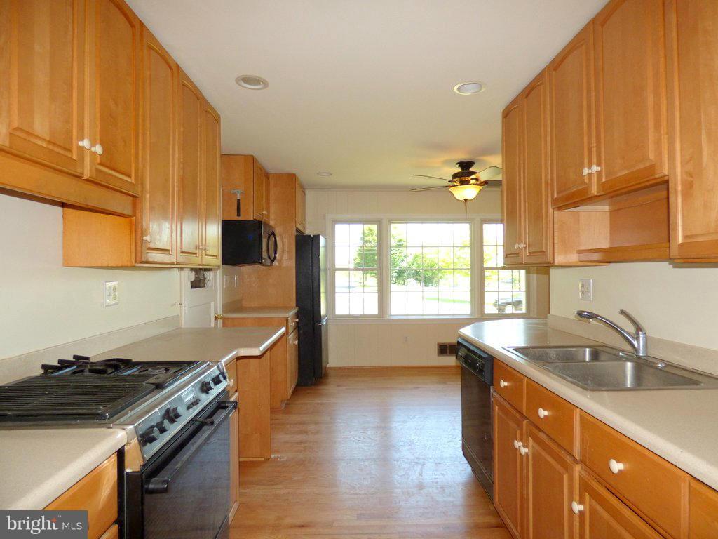 7332 Muncaster Mill Road Rockville, MD 20855 - Photo 8 of 30 Kitchen