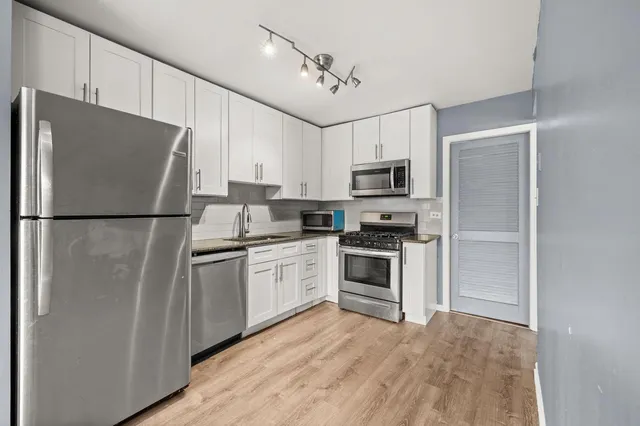 $229,000 | 16160 Apple Lane, Unit 1, Tinley Park, IL 60487