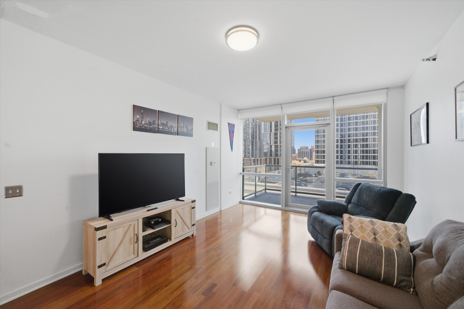 123 South Green Street, Unit 702B Chicago, IL 60607 - Photo 8 of 27