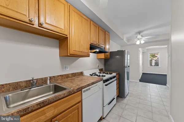 $2,195 | 217 19th Street Northeast, Washington, DC 20002