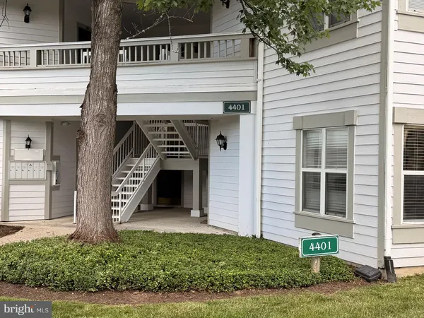 $289,900 | 4401 Fair Stone Drive, Unit 102, Fairfax, VA 22033