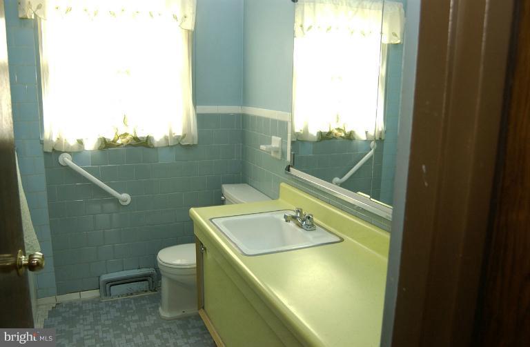 3610 Coronado Road Baltimore, MD 21244 - Photo 16 of 17 Bath