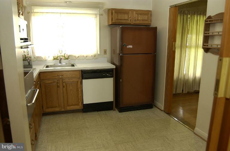 3610 Coronado Road Baltimore, MD 21244 - Photo 6 of 17 Kitchen