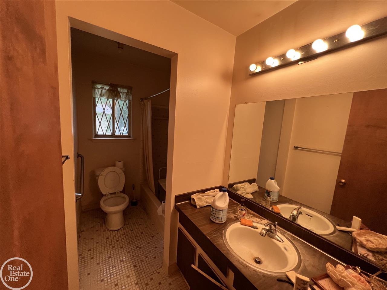 29305 Hayes Road Warren, MI 48088 - Photo 4 of 17