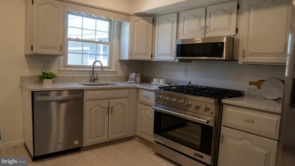 $579,999 | 13020 St Charles Place, Rockville, MD 20853