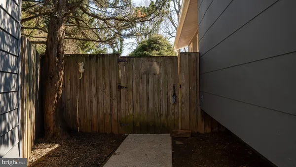 $579,999 | 13020 St Charles Place, Rockville, MD 20853