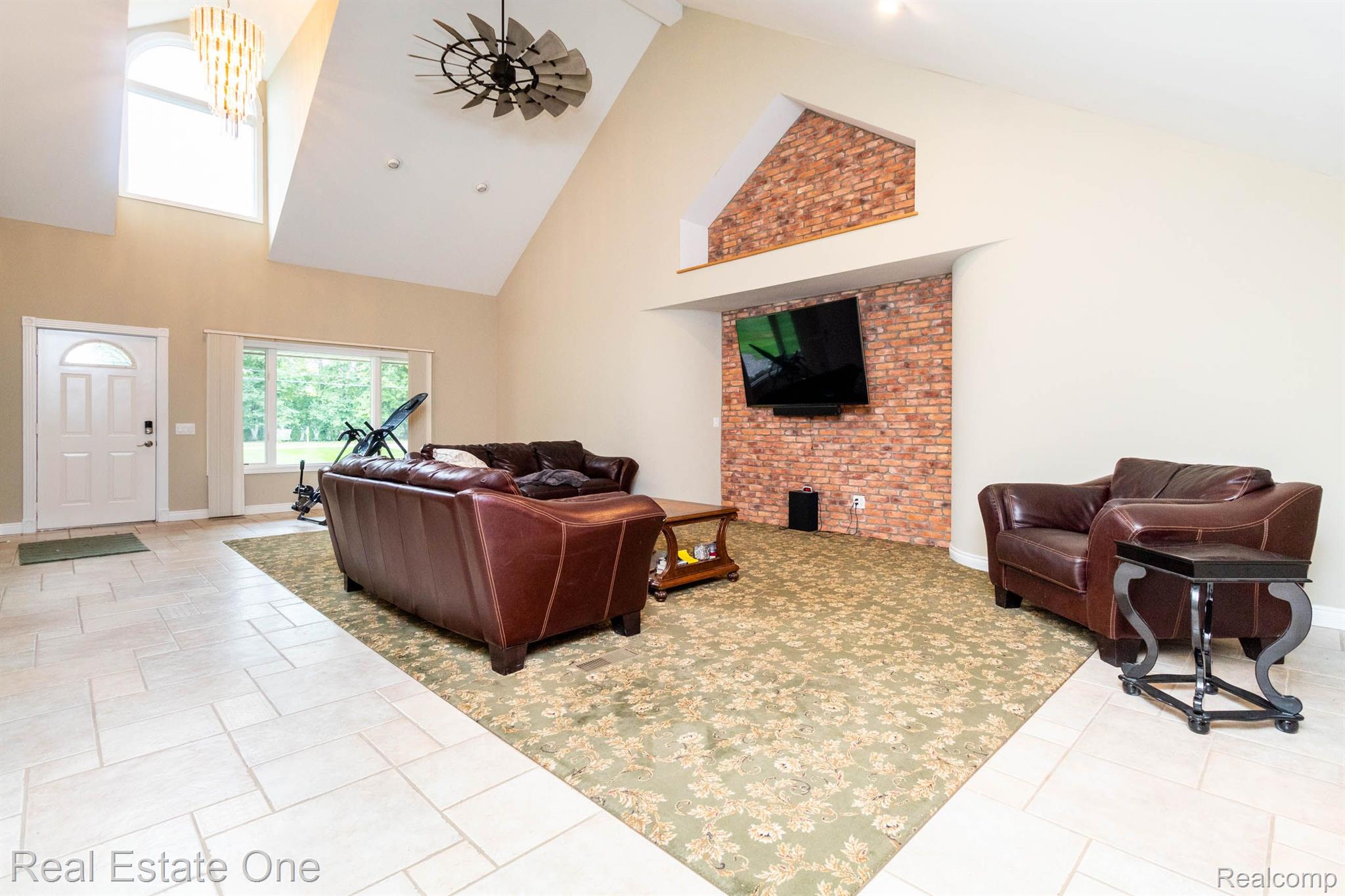 350 Nawakwa Road Rochester, MI 48307 - Photo 16 of 32 Gallery Image 16