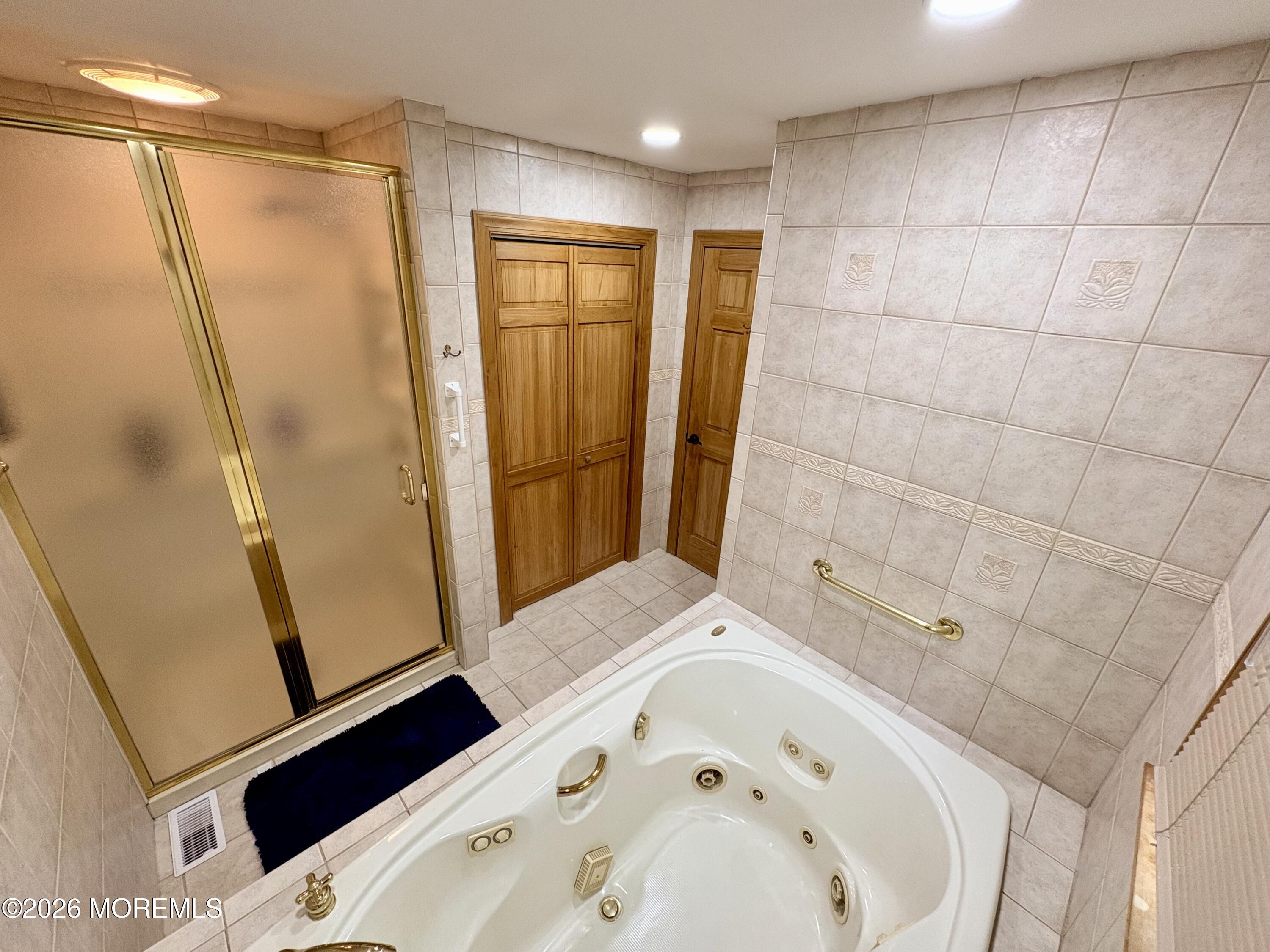 56 Valley Road Jackson, NJ 08527 - Photo 15 of 31 Bathroom