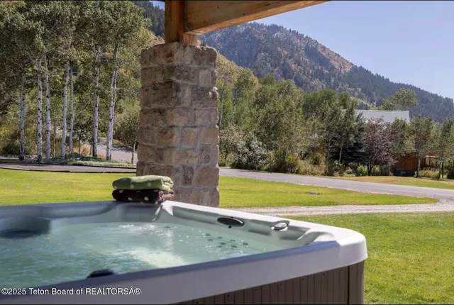 $1,420,000 | 121 Canyon Pines Way, Star Valley Ranch, WY 83127