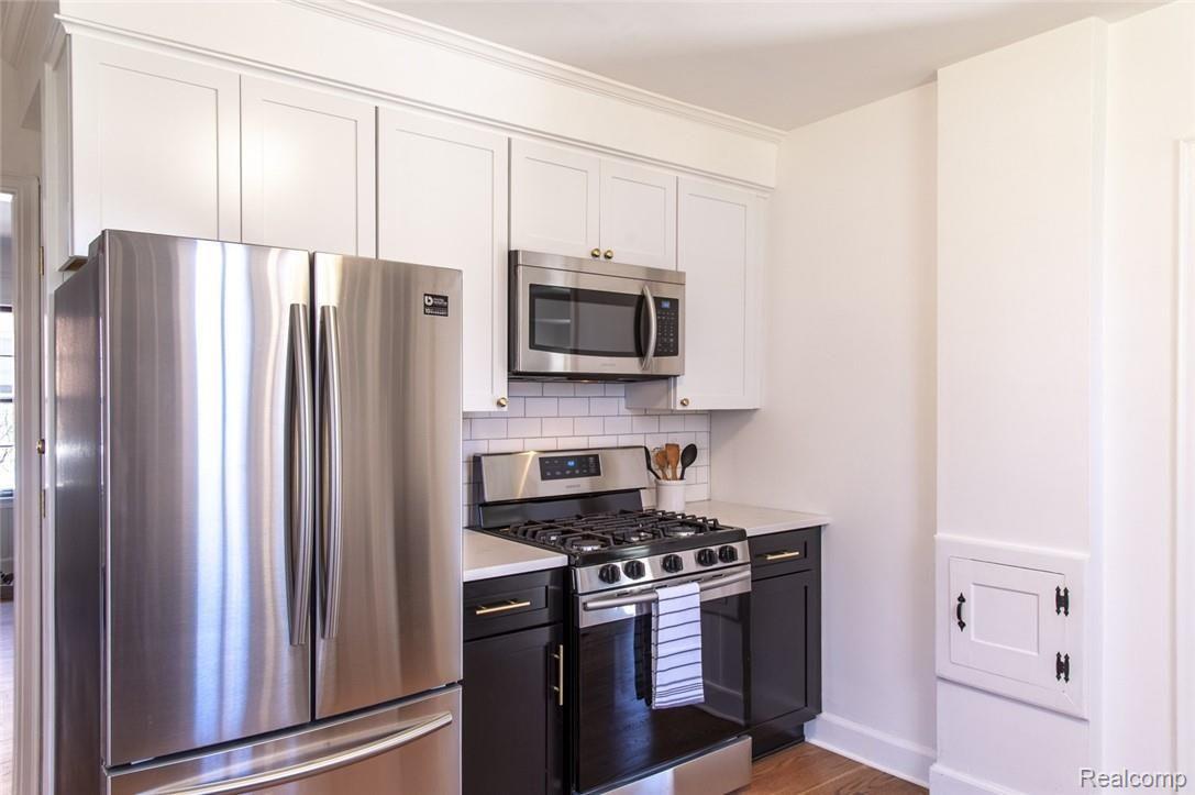814 Menominee Road Pontiac, MI 48341 - Photo 11 of 33 11.jpg