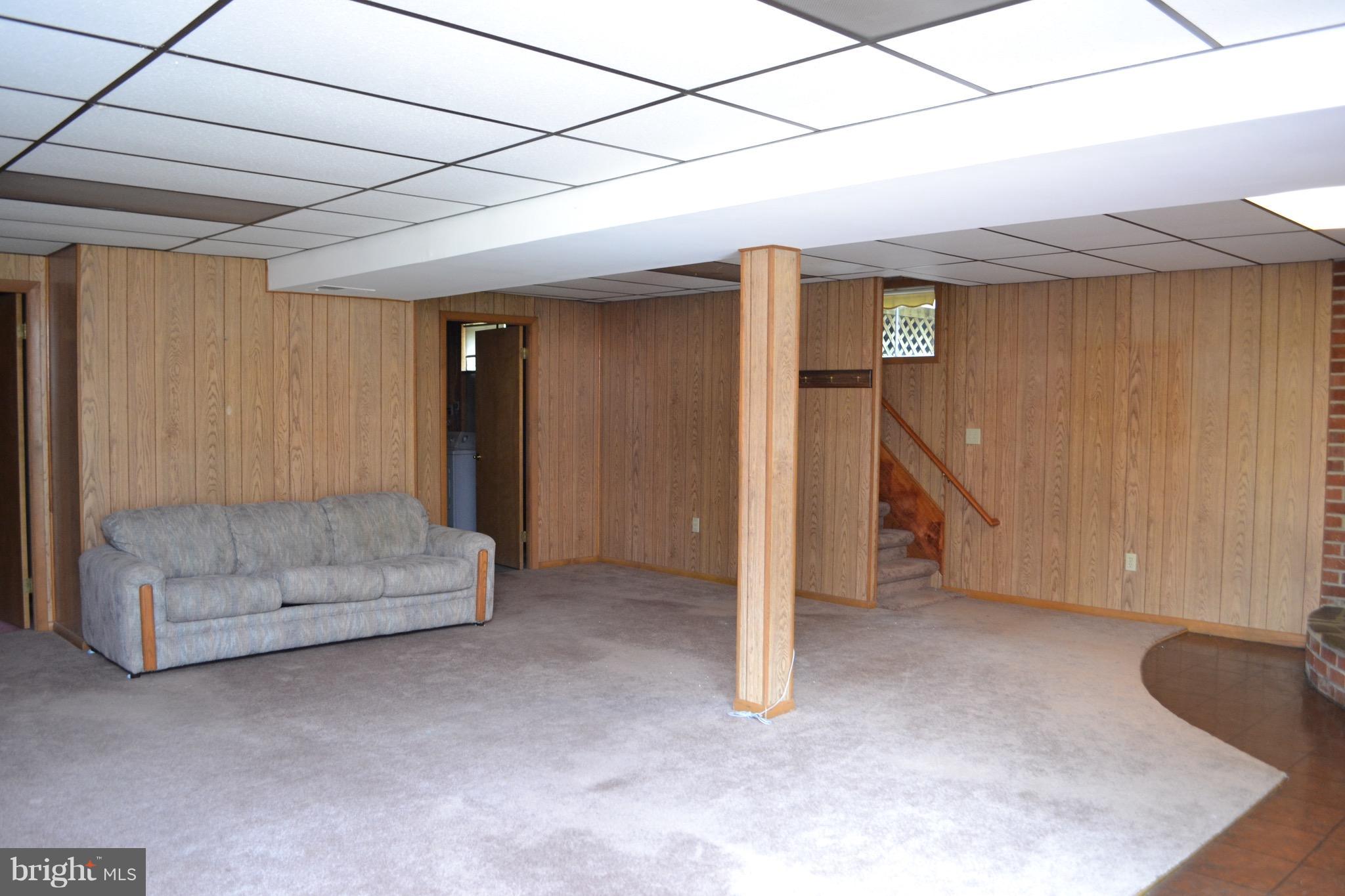 3673 Ridgeview Road Ijamsville, MD 21754 - Photo 17 of 26 Sofa conveys!