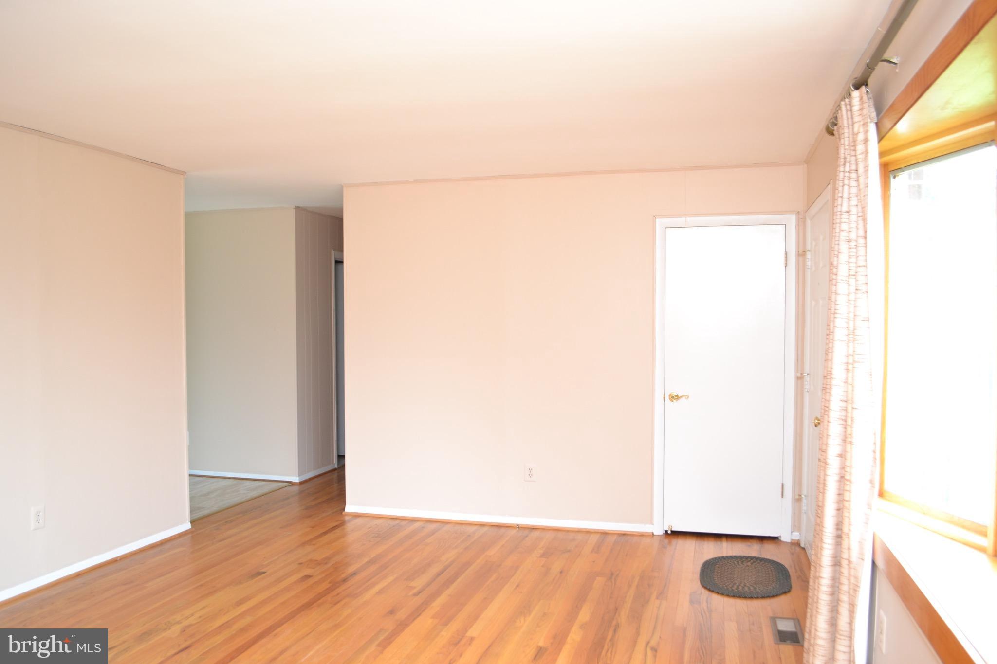 3673 Ridgeview Road Ijamsville, MD 21754 - Photo 5 of 26 Neutral colors!