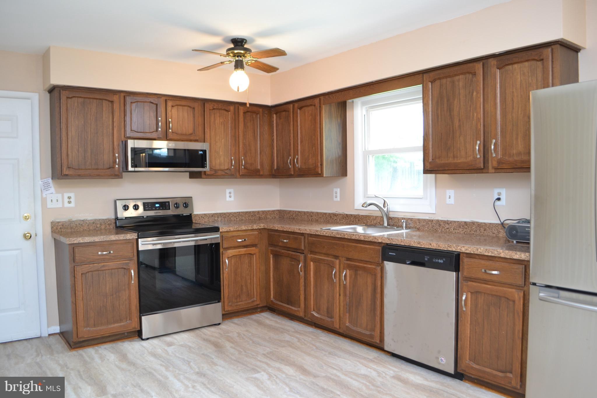 3673 Ridgeview Road Ijamsville, MD 21754 - Photo 6 of 26 New flooring & countertop!