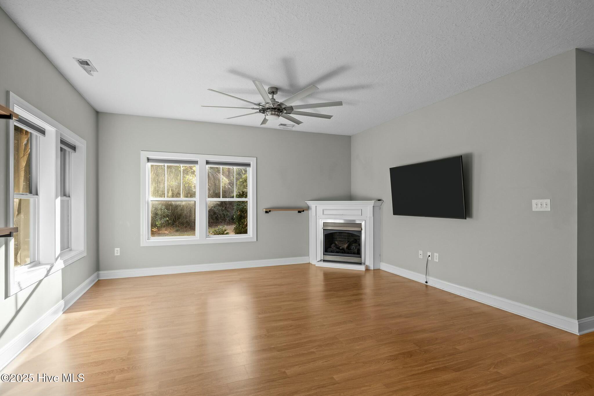 200 Lighthouse Lane, Unit B1 Cedar Point, NC 28584 - Photo 36 of 42 Living Area