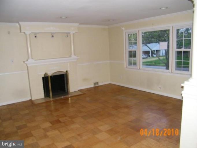 5211 Dalton Road Springfield, VA 22151 - Photo 14 of 14 an empty room with windows