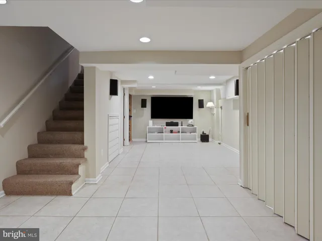 a view of entryway with livingroom and furniture