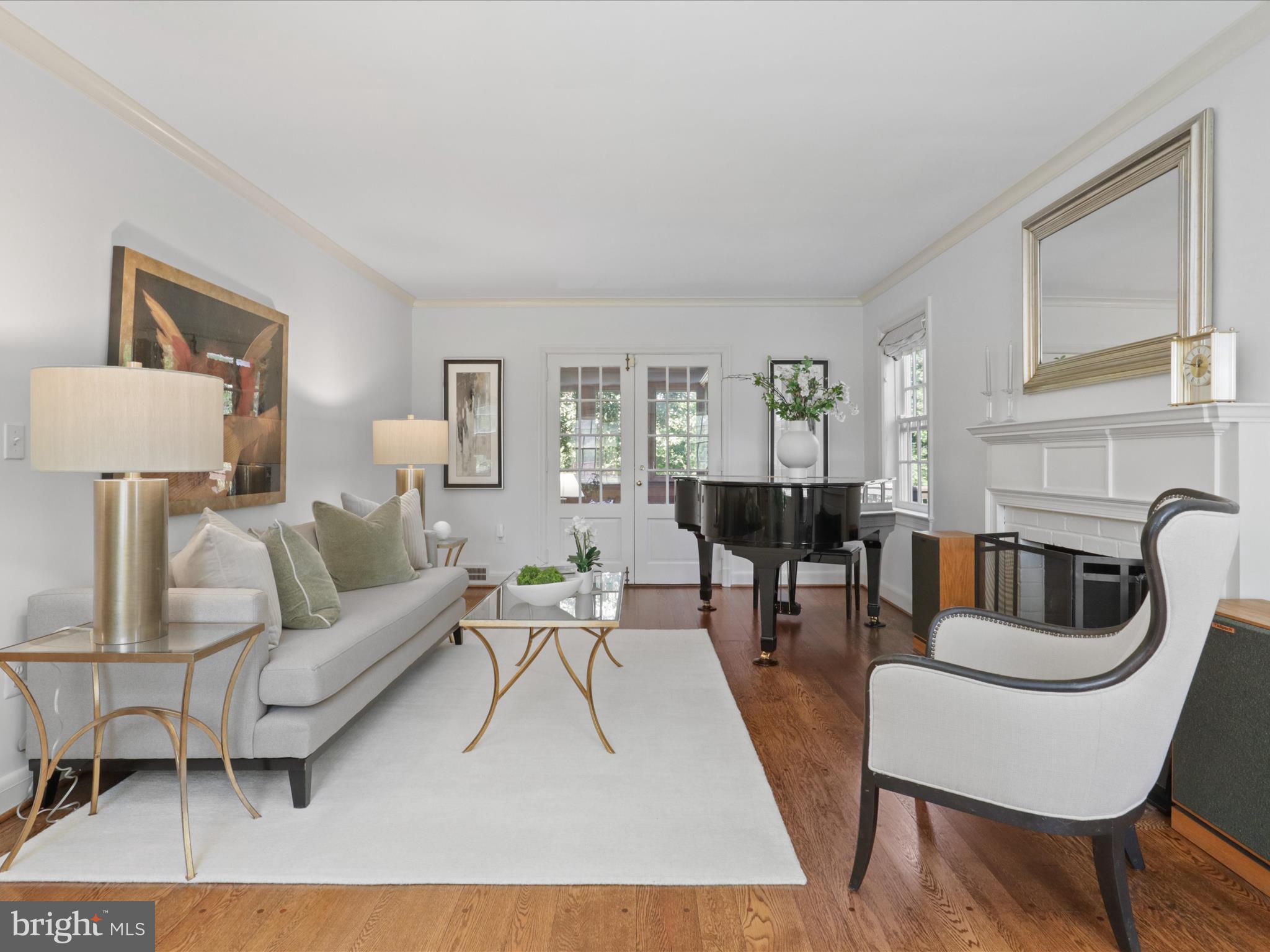 4725 Rock Spring Road Arlington, VA 22207 - Photo 5 of 59 a living room with furniture and a wooden floor