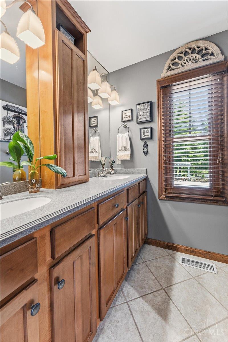 436 Heathgate Road Cincinnati, OH 45255 - Photo 43 of 78