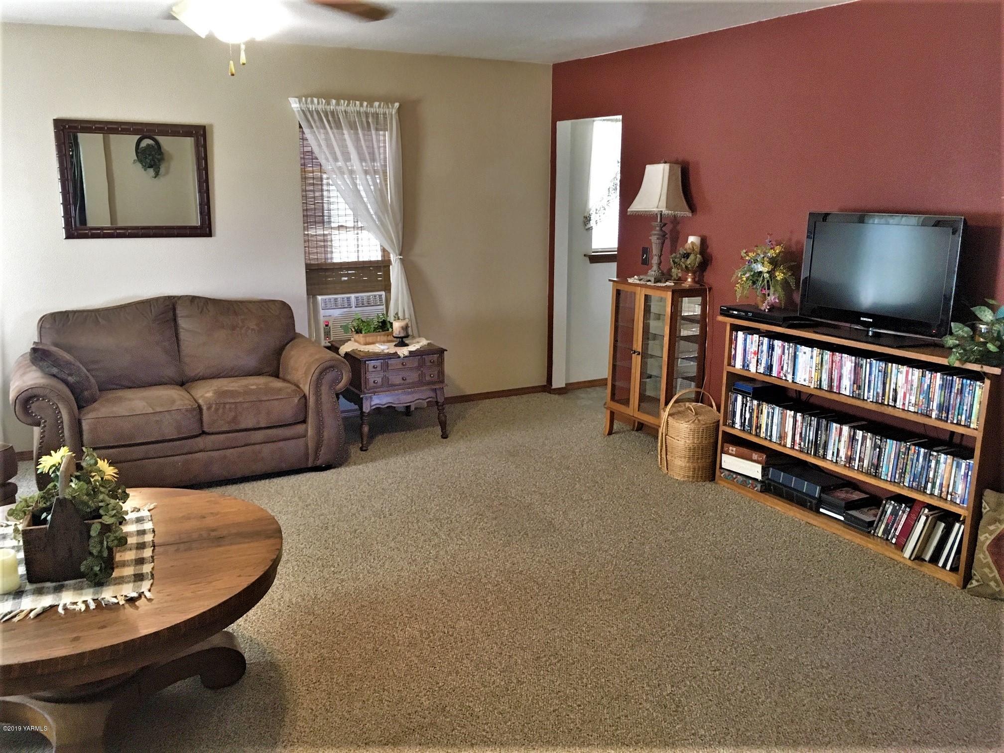 2060 Liberty Road Granger, WA 98932 - Photo 11 of 25 a living room with furniture and a flat screen tv