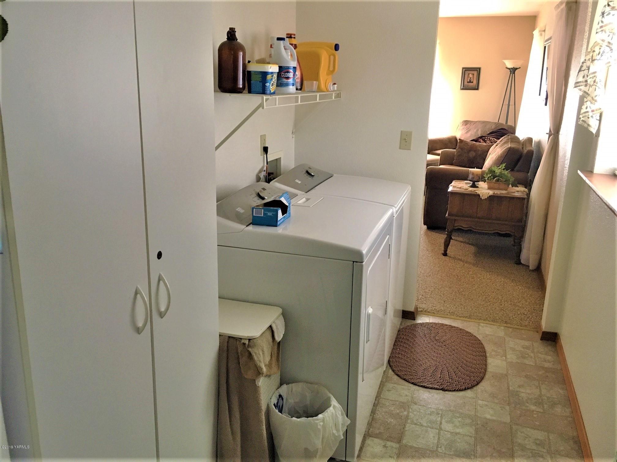 2060 Liberty Road Granger, WA 98932 - Photo 12 of 25 a bathroom with a toilet and a sink