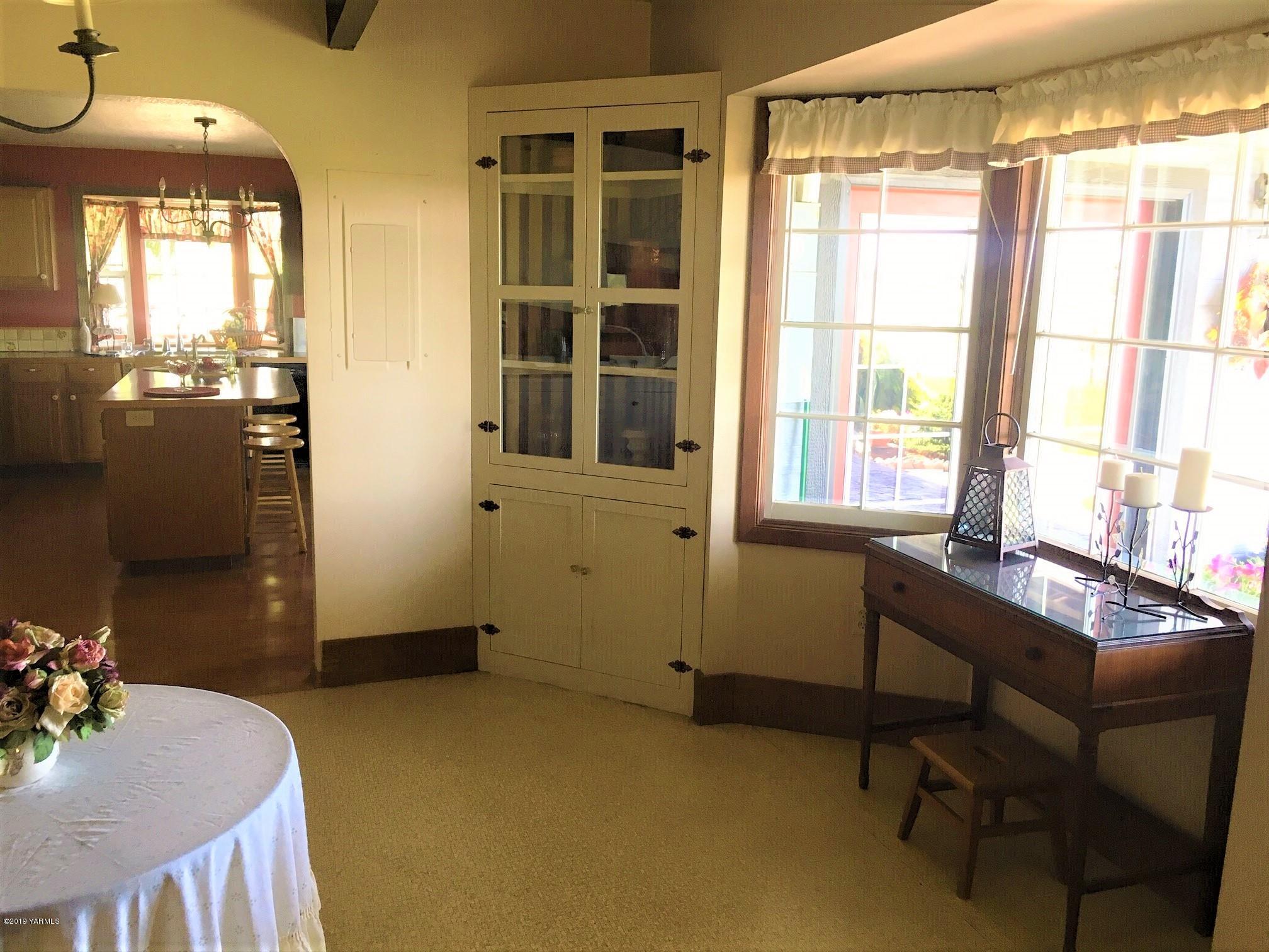 2060 Liberty Road Granger, WA 98932 - Photo 14 of 25 a bedroom with a bed and a window