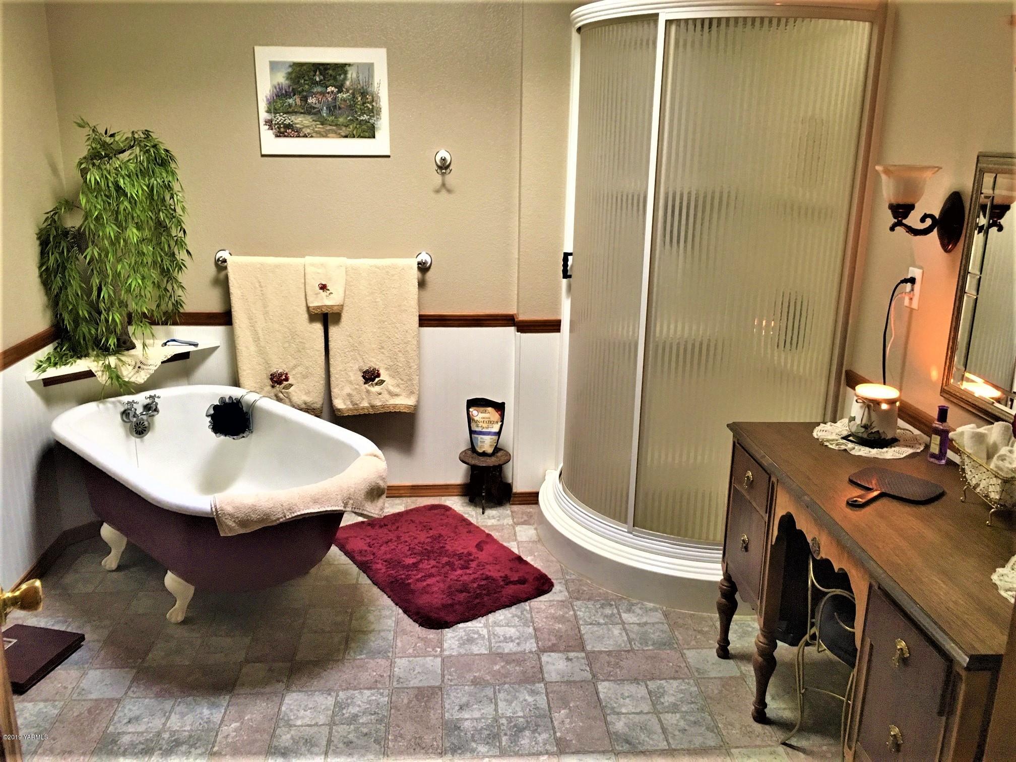 2060 Liberty Road Granger, WA 98932 - Photo 20 of 25 a bathroom with a sink toilet and shower